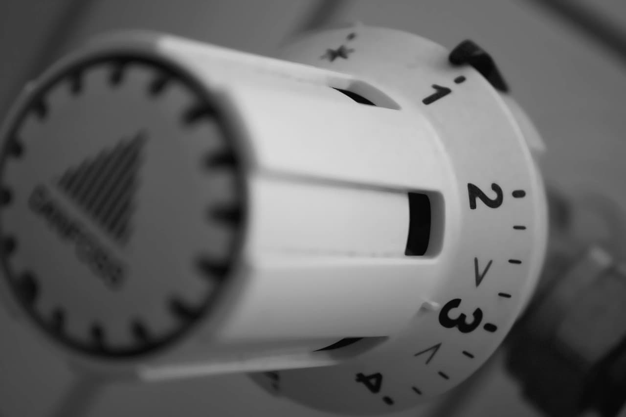 The numbered head of a thermostatic radiator valve, close up